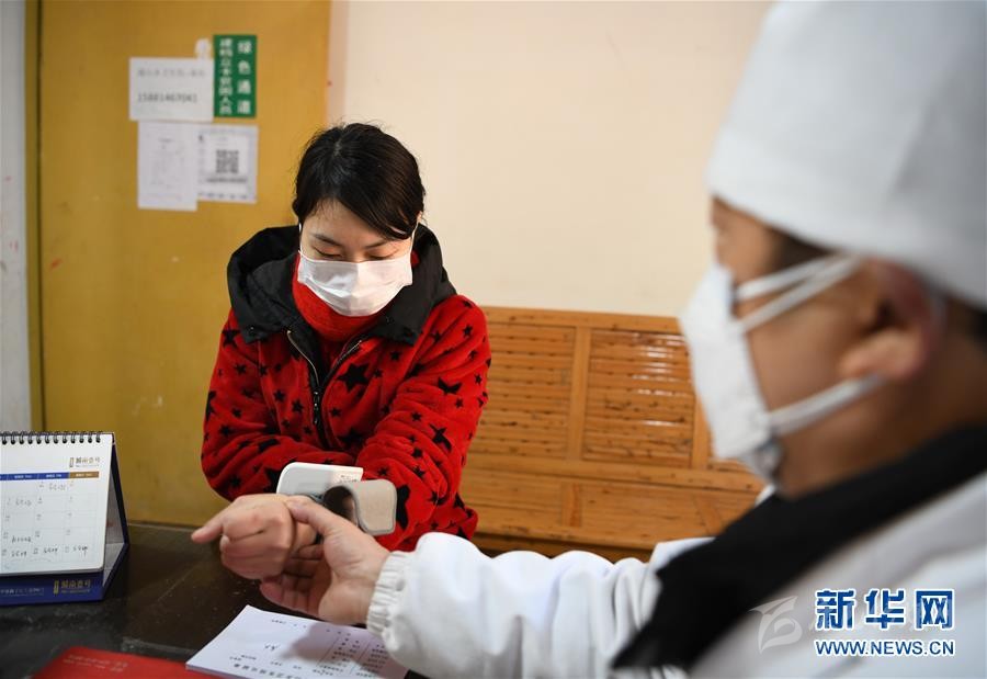 （抓好經(jīng)濟發(fā)展 應(yīng)對復(fù)雜局面·圖文互動）（1）2500萬農(nóng)民工如何安全返崗？——農(nóng)民工大省四川復(fù)工觀察