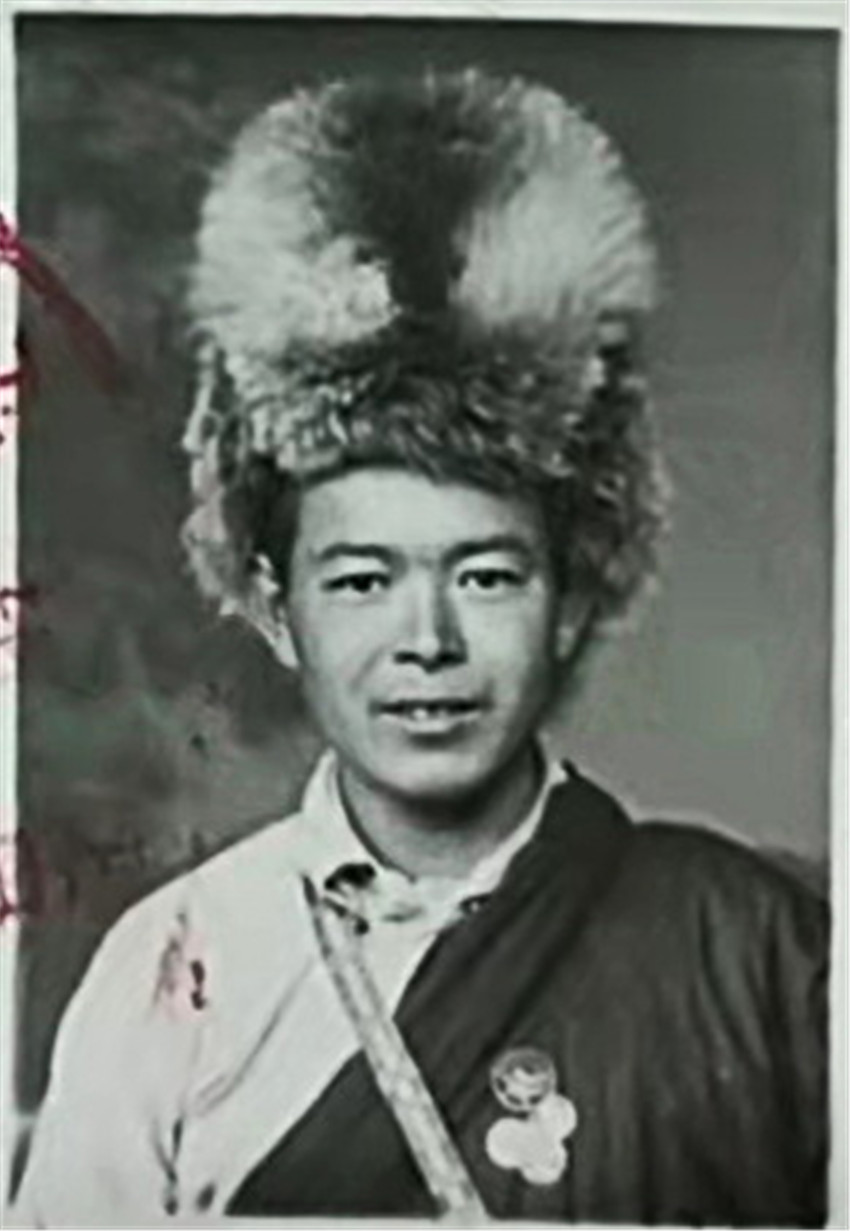 人年輕時(shí)期照.jpg 人年輕時(shí)期照.jpg