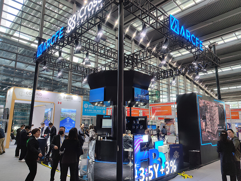 2023年12月16日，第十七屆深圳國際金融博覽會(huì)在深圳會(huì)展中心開幕，近300家金融機(jī)構(gòu)和企業(yè)攜手多款金融產(chǎn)品集中亮相。