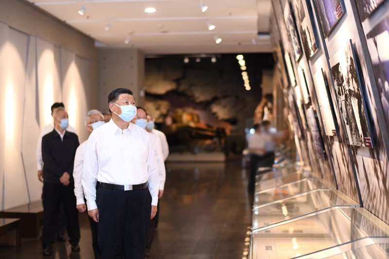 2022年8月16日至17日，中共中央總書記、國家主席、中央軍委主席習(xí)近平在遼寧考察。這是16日下午，習(xí)近平在錦州市考察遼沈戰(zhàn)役紀(jì)念館。 新華社記者 燕雁 攝